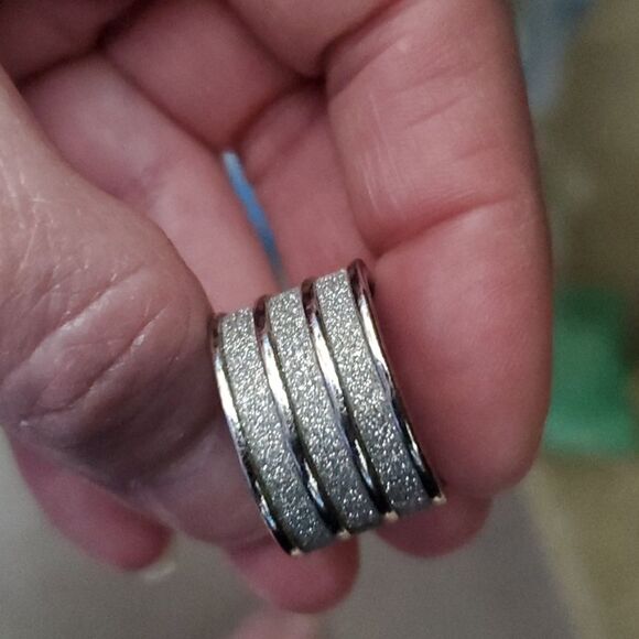 Silver tone sparkly ring size 6 - Picture 8 of 8